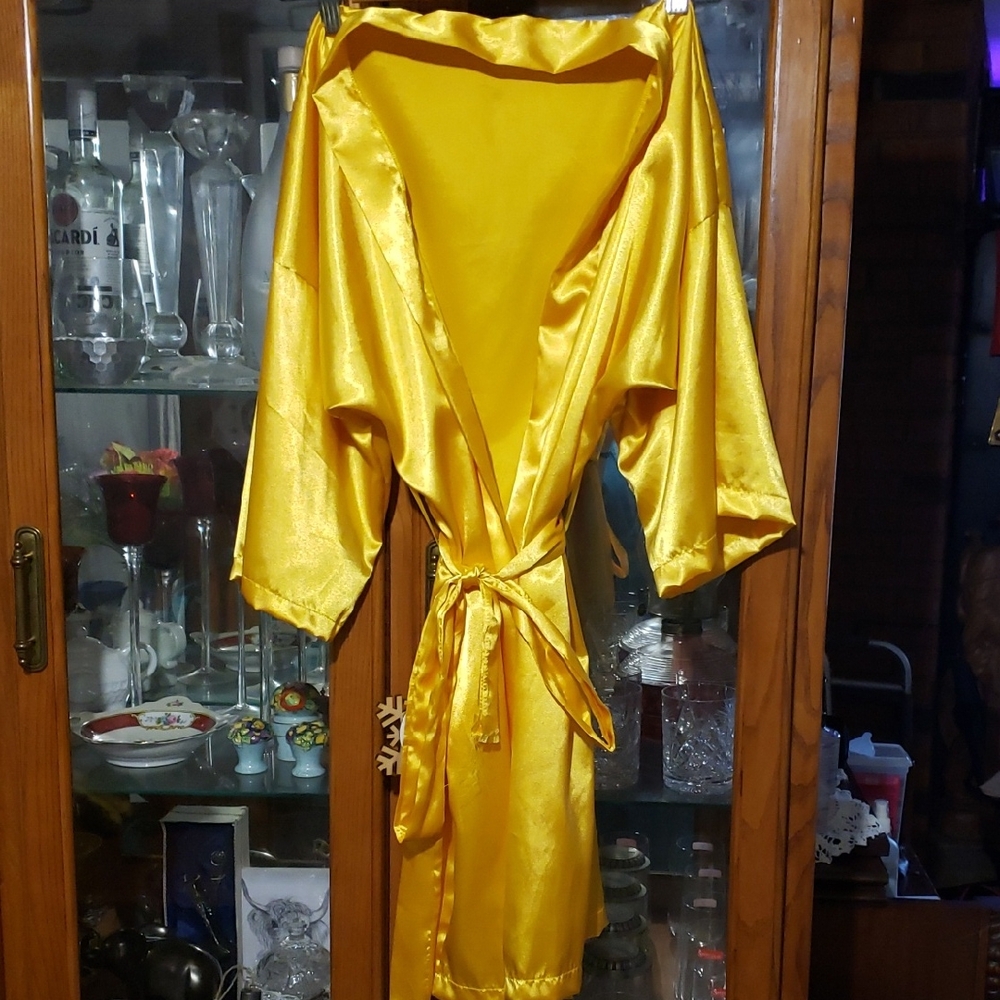 Elegant Short Gold Satin Robe Sz M